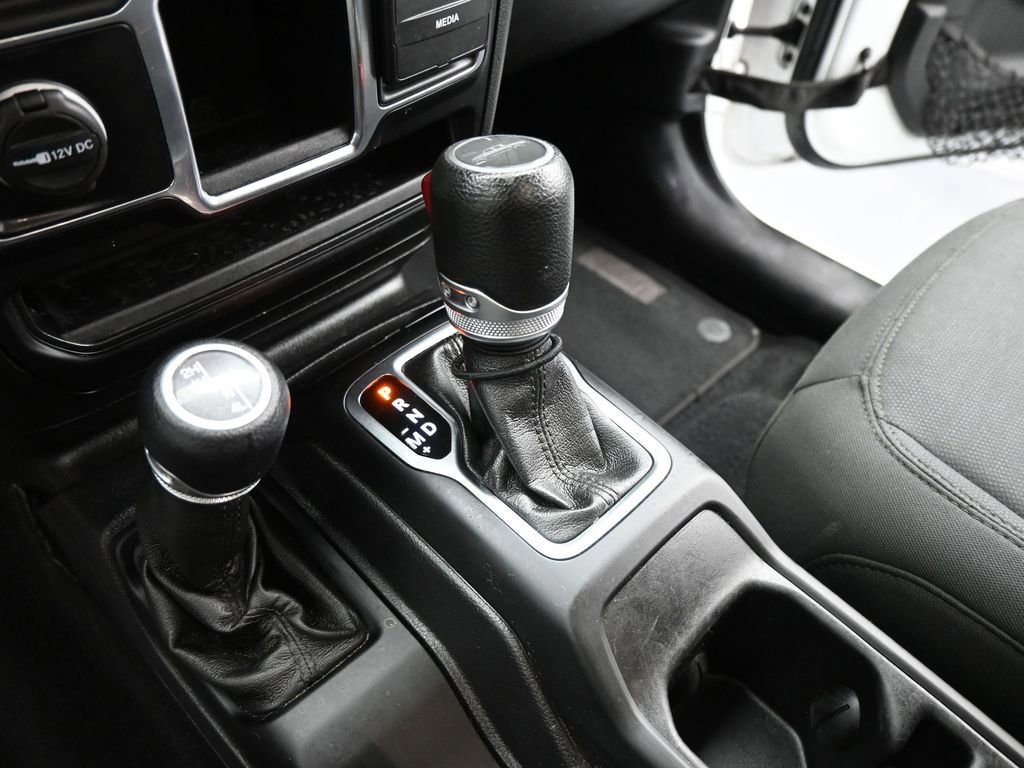 Used 2020 Jeep Gladiator Sport image 43