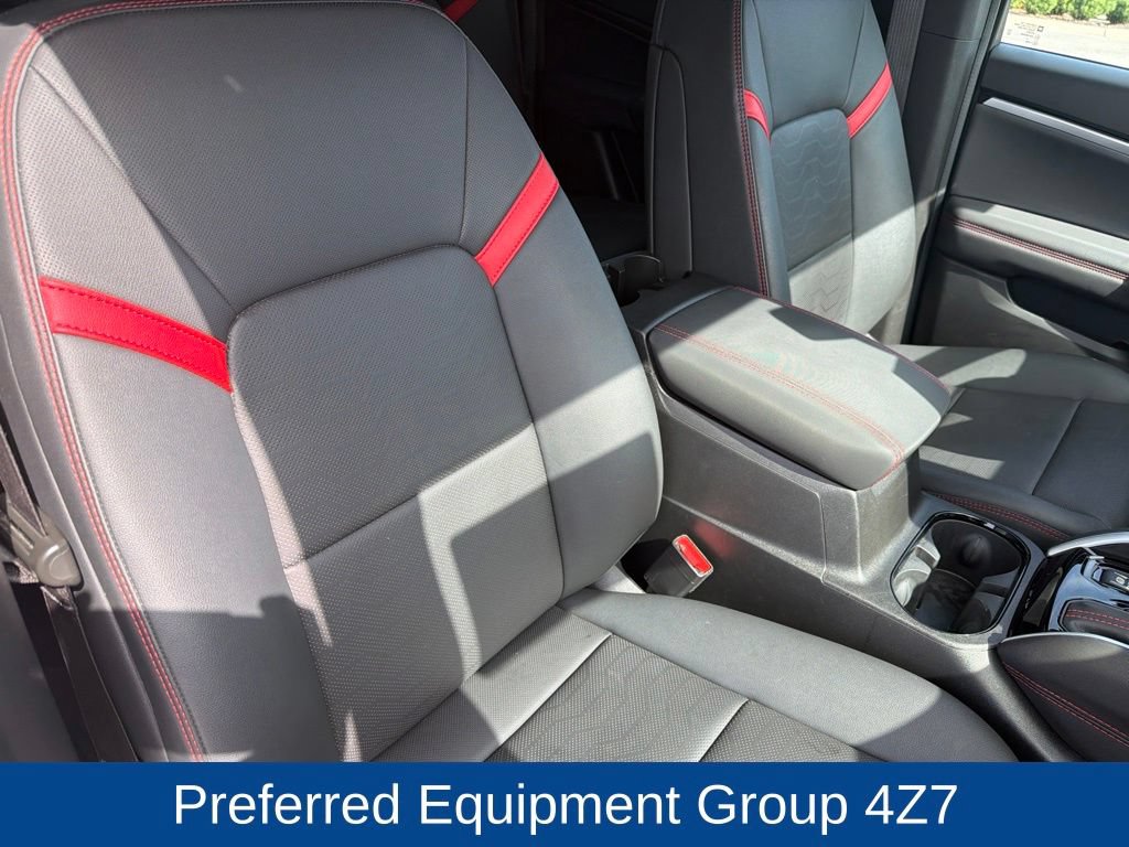Used 2025 Chevrolet Colorado Z71 w/ Z71 Convenience Package 2 AWD/4WD image 12