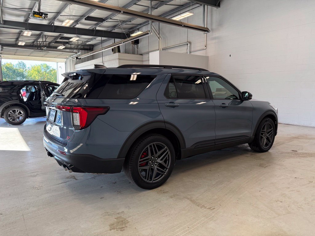 Certified 2025 Ford Explorer ST AWD/4WD image 7