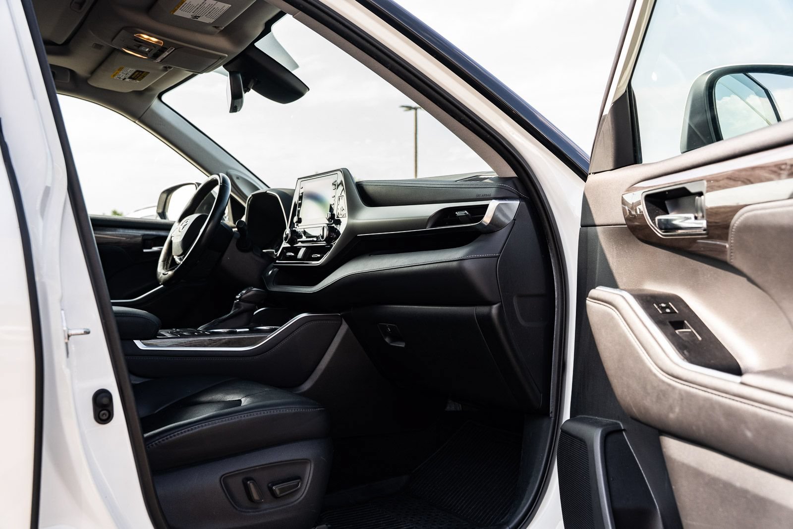 Used 2020 Toyota Highlander Limited FWD image 11