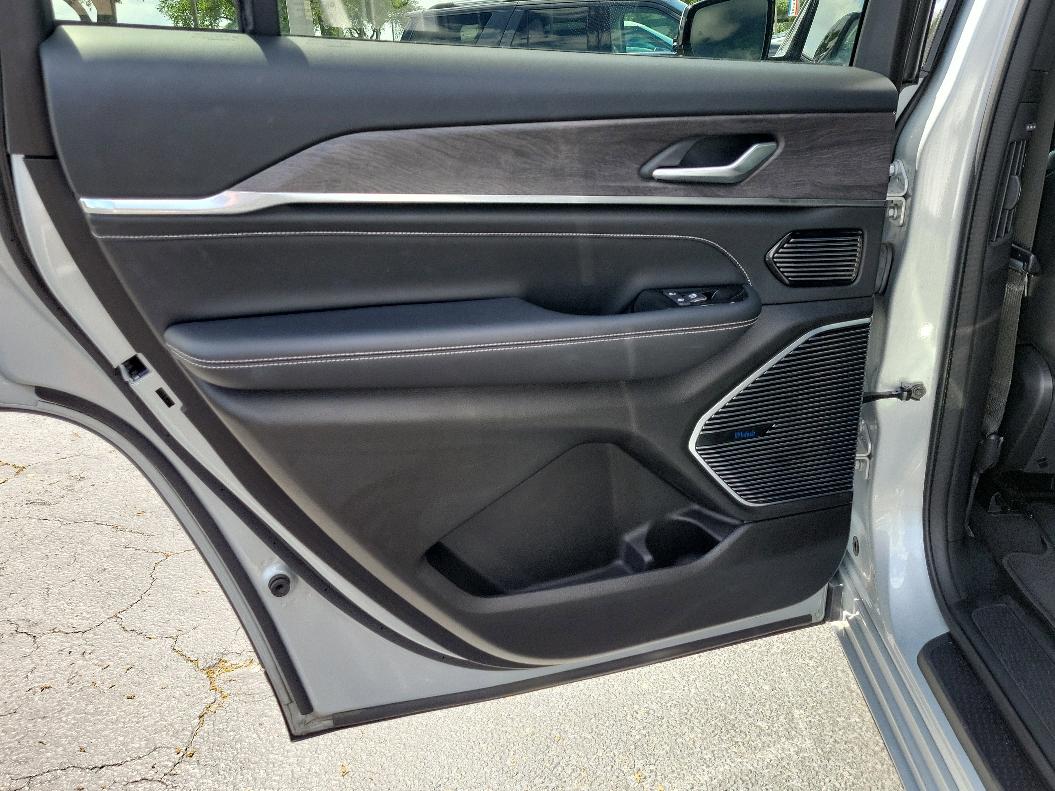 Used 2022 Jeep Grand Cherokee L Overland image 12