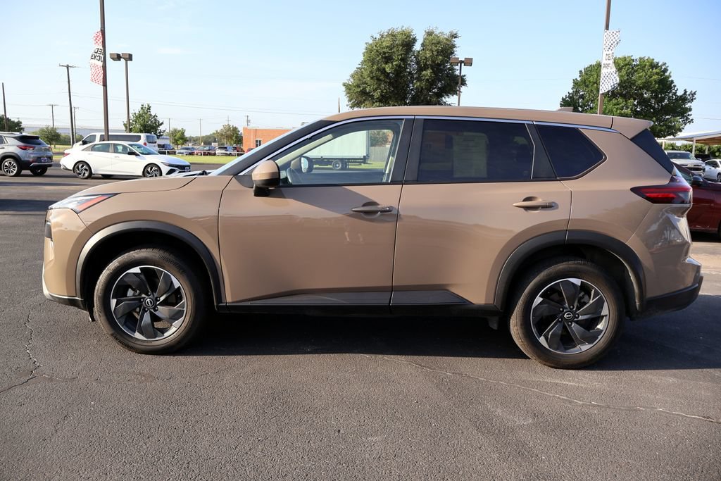 Used 2025 Nissan Rogue SV AWD/4WD image 2
