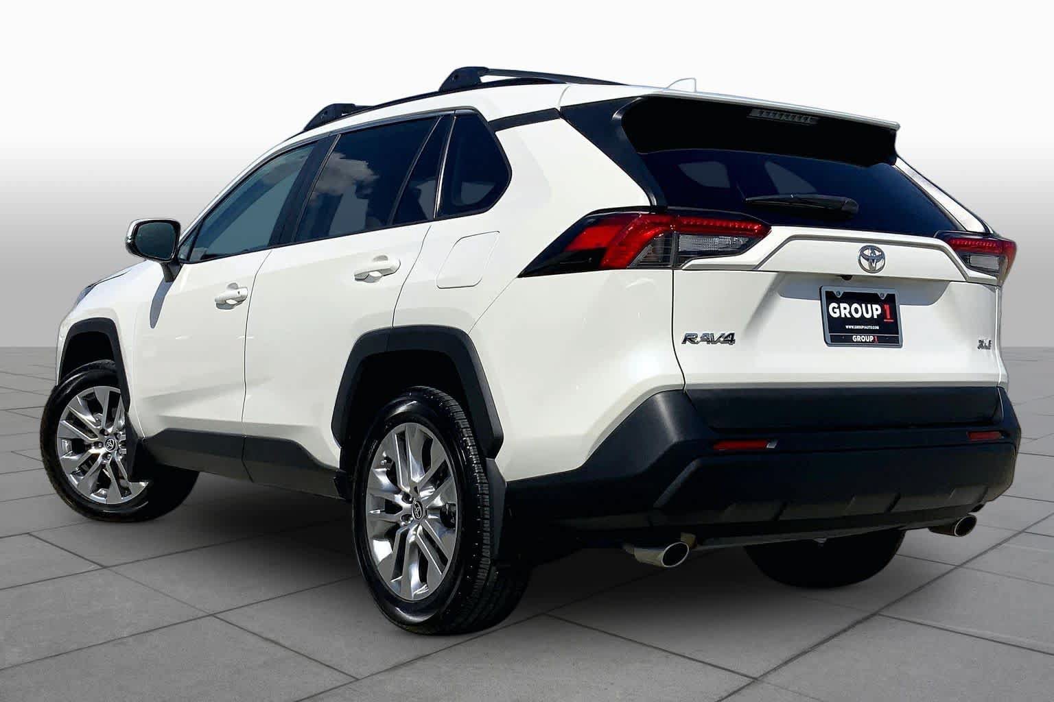 Used 2022 Toyota RAV4 XLE Premium FWD image 12