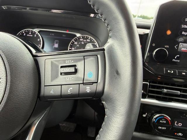 Used 2025 Nissan Pathfinder SL AWD/4WD image 16