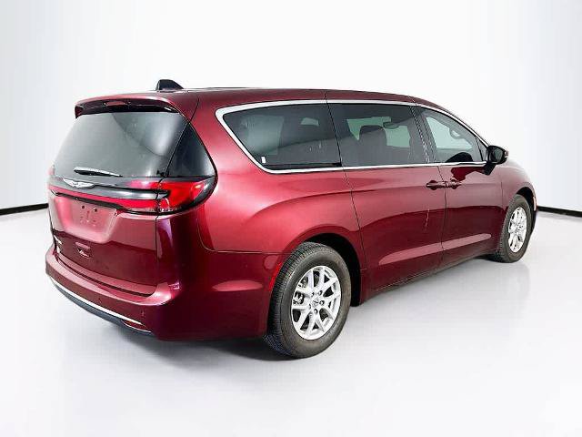 Used 2023 Chrysler Pacifica Touring-L FWD image 24