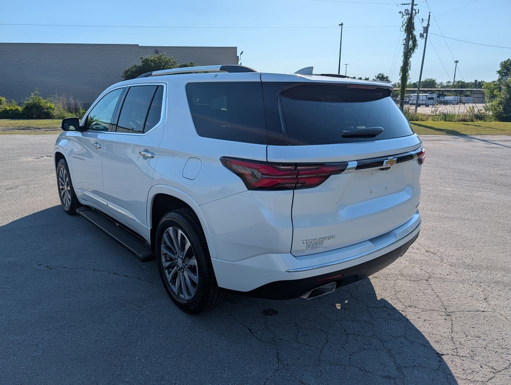 Used 2023 Chevrolet Traverse Premier FWD image 4