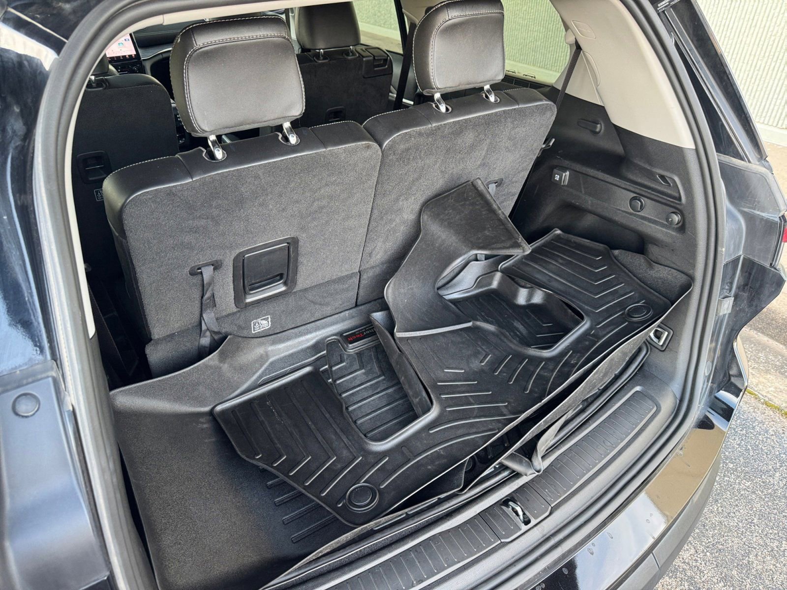 Used 2022 Jeep Grand Cherokee L Limited w/ Black Appearance Package image 16