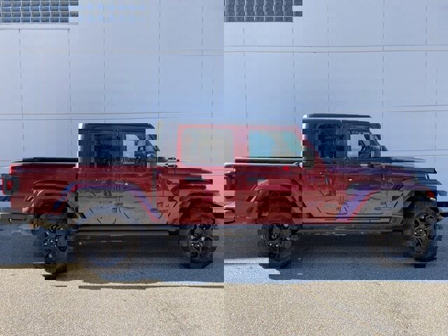 Used 2021 Jeep Gladiator Sport image 2