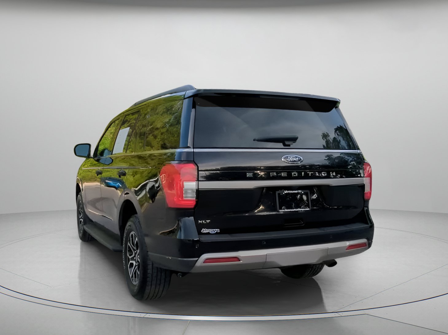 Certified 2024 Ford Expedition XLT RWD image 22