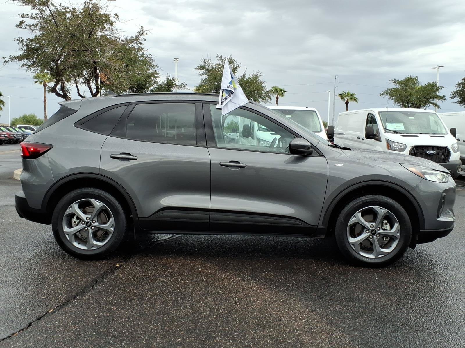 Certified 2025 Ford Escape ST-Line Select AWD/4WD image 6