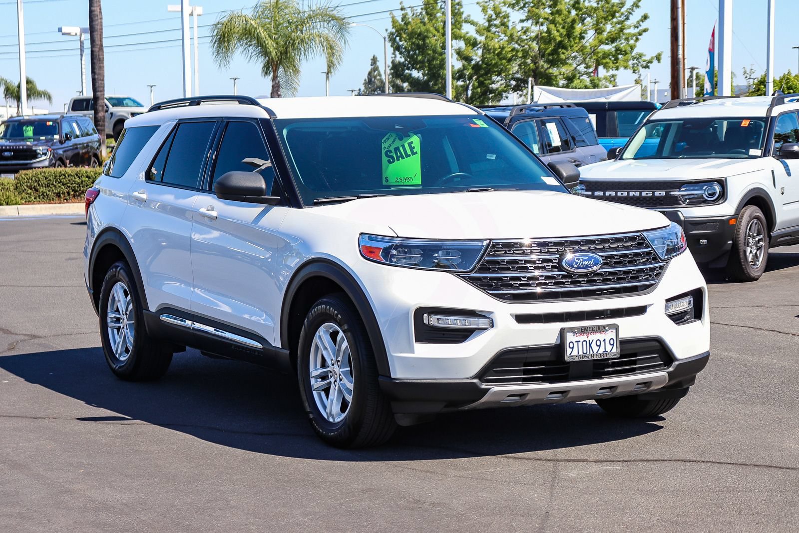 Certified 2021 Ford Explorer XLT w/ Equipment Group 202A AWD/4WD image 3