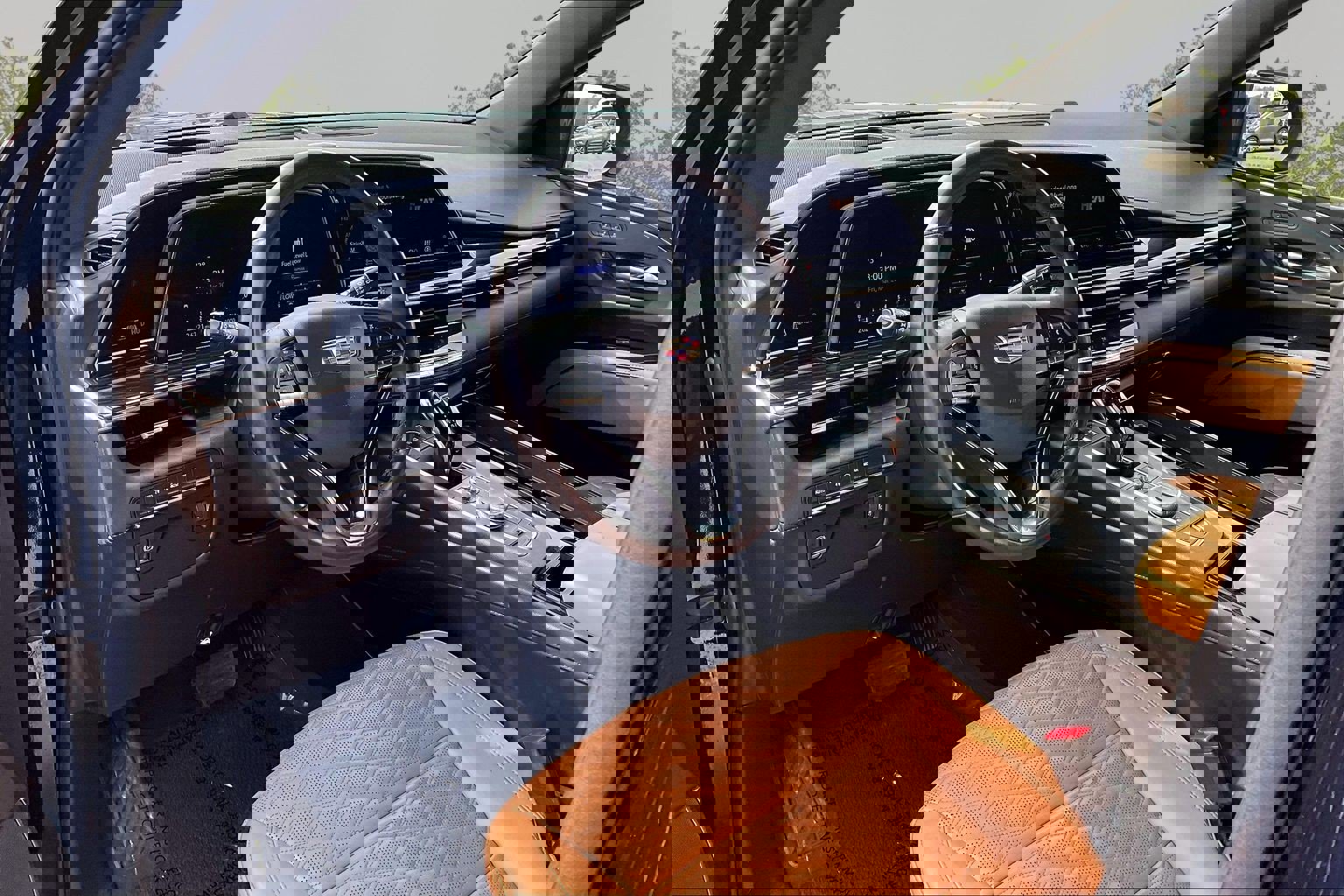 Used 2023 Cadillac Escalade Premium Luxury image 14