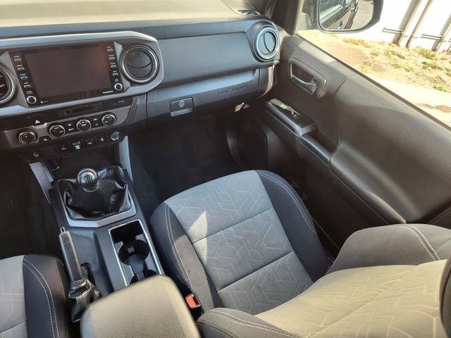 Used 2021 Toyota Tacoma TRD Off-Road w/ Technology Package AWD/4WD image 15