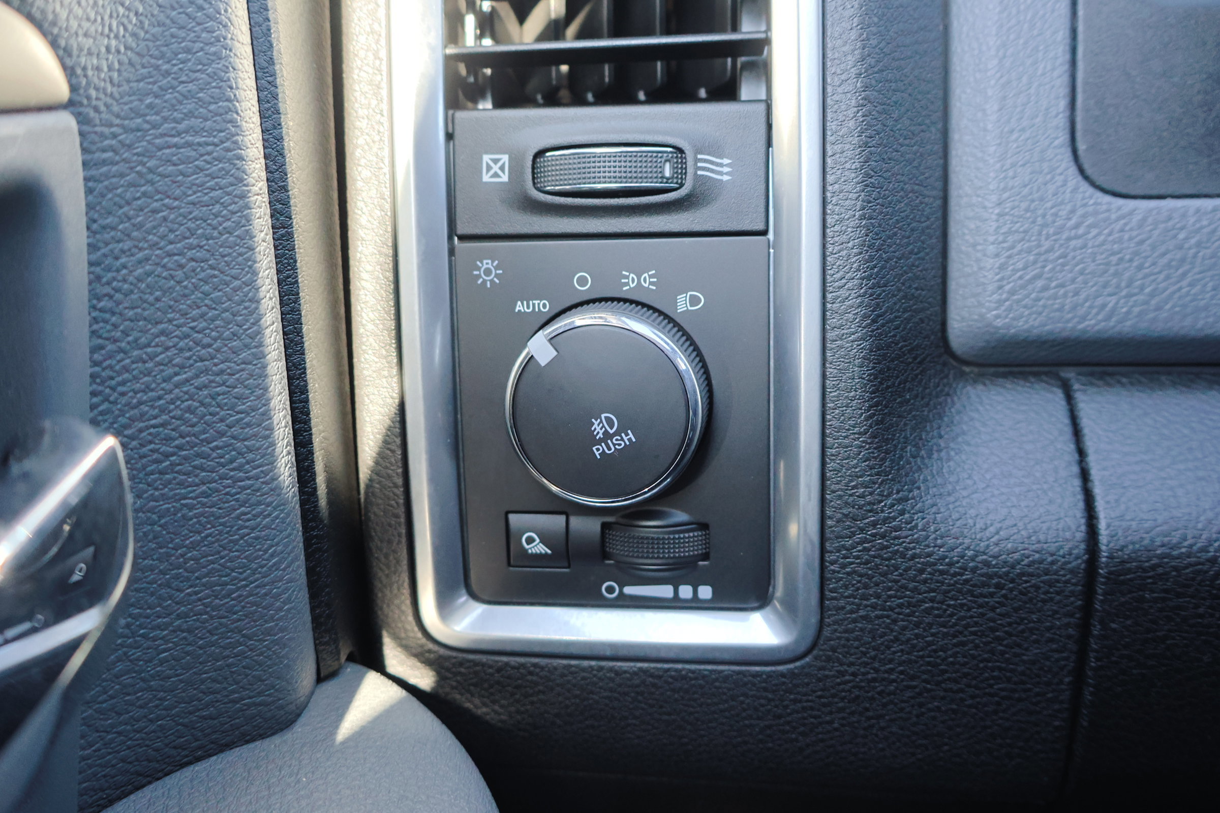 Used 2019 RAM 1500 Classic Warlock w/ Electronics Group image 18