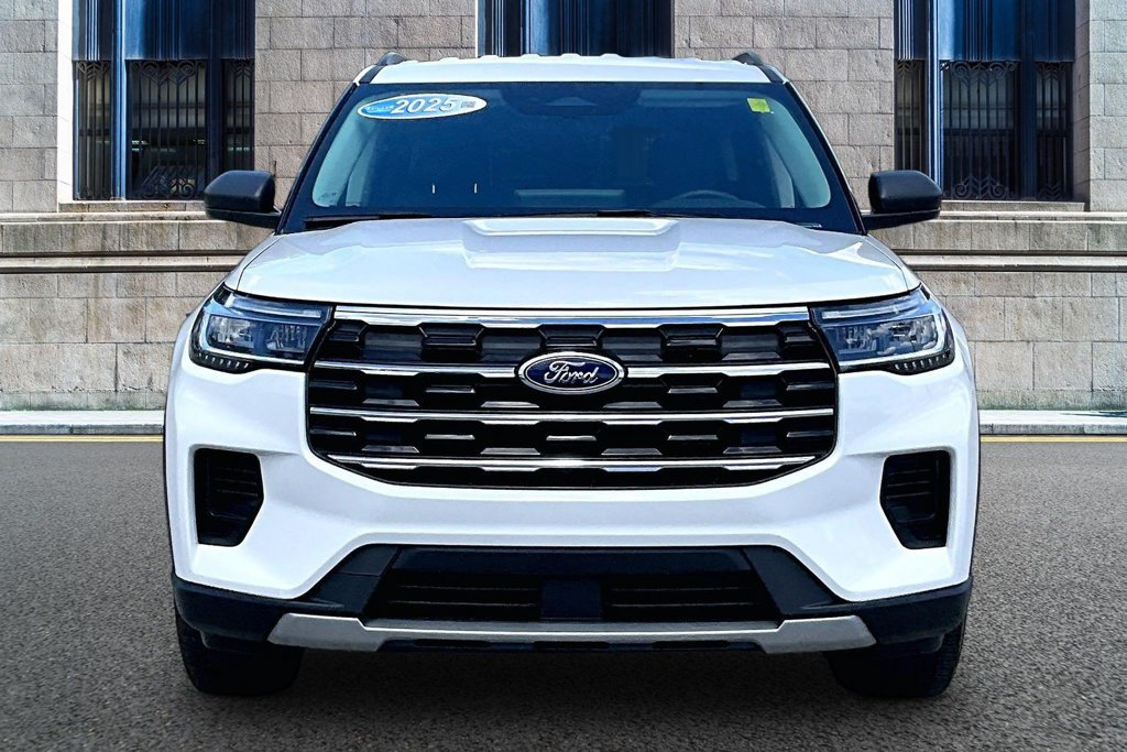 Certified 2025 Ford Explorer Active AWD/4WD image 3