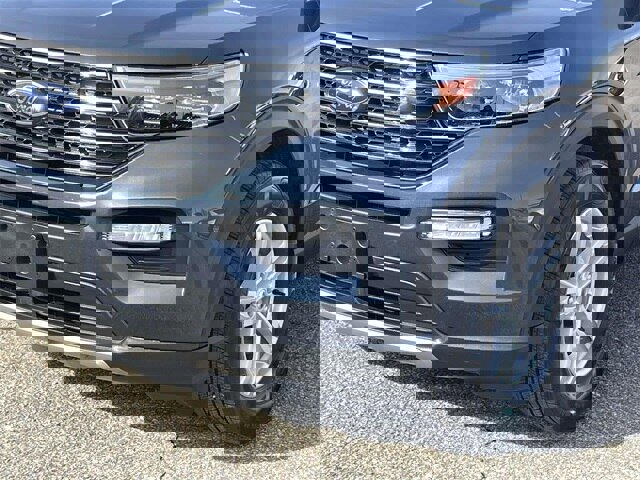 Certified 2022 Ford Explorer XLT w/ Equipment Group 202A image 9