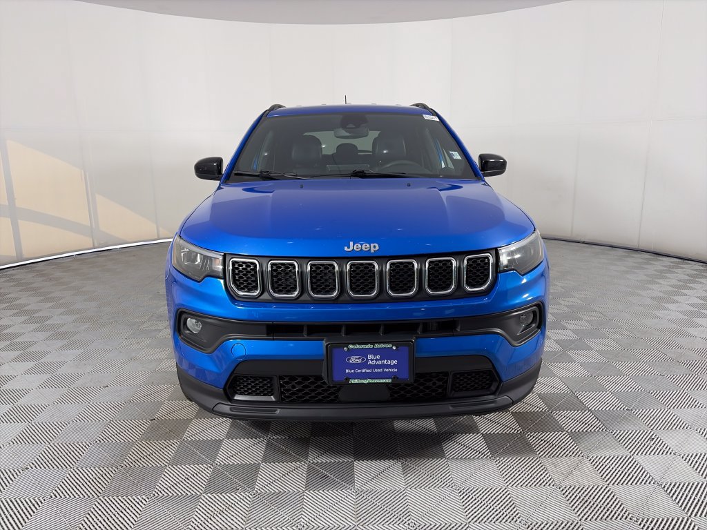Used 2024 Jeep Compass Latitude AWD/4WD image 2