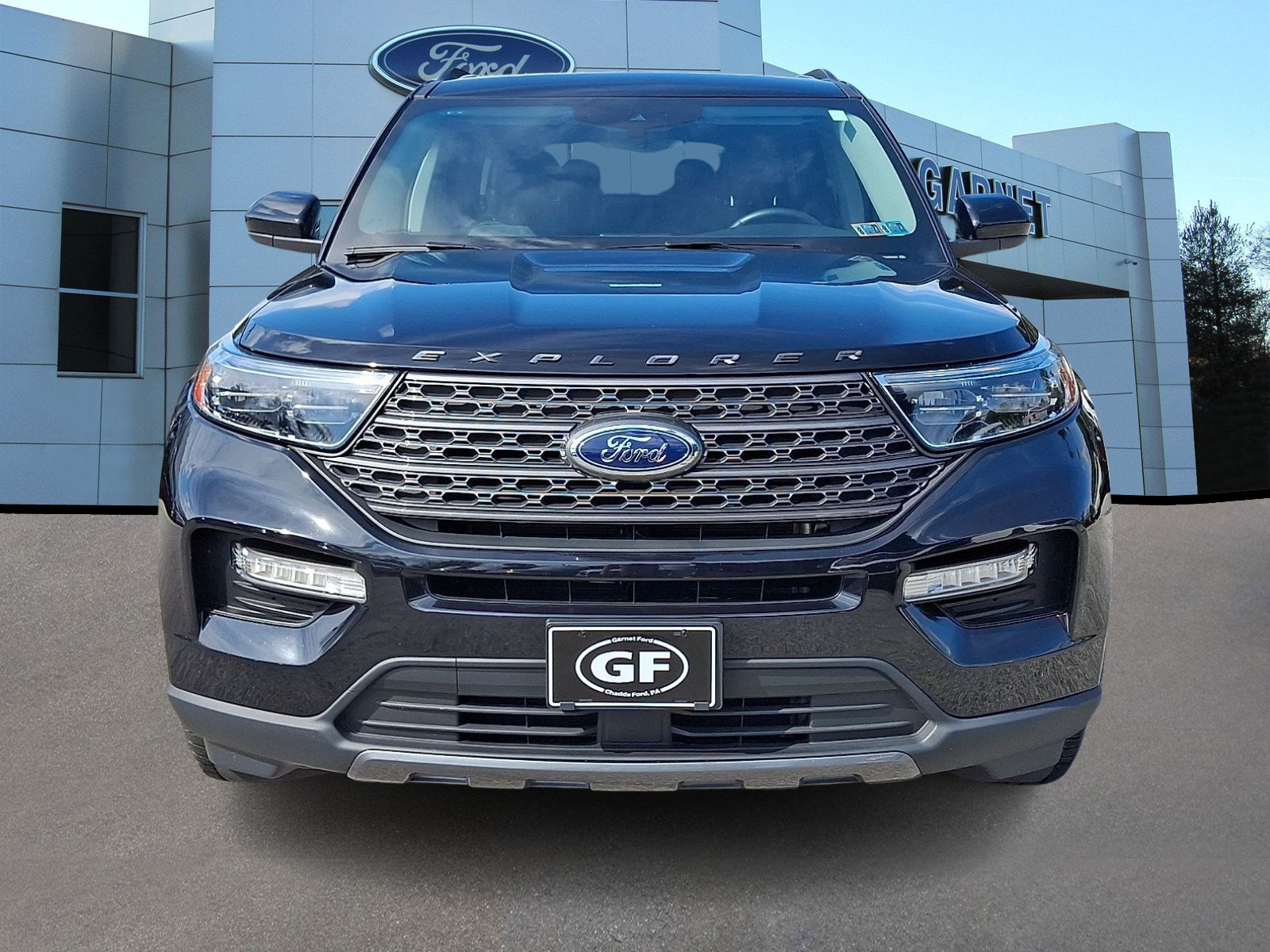 Certified 2023 Ford Explorer XLT w/ Equipment Group 202A AWD/4WD image 3