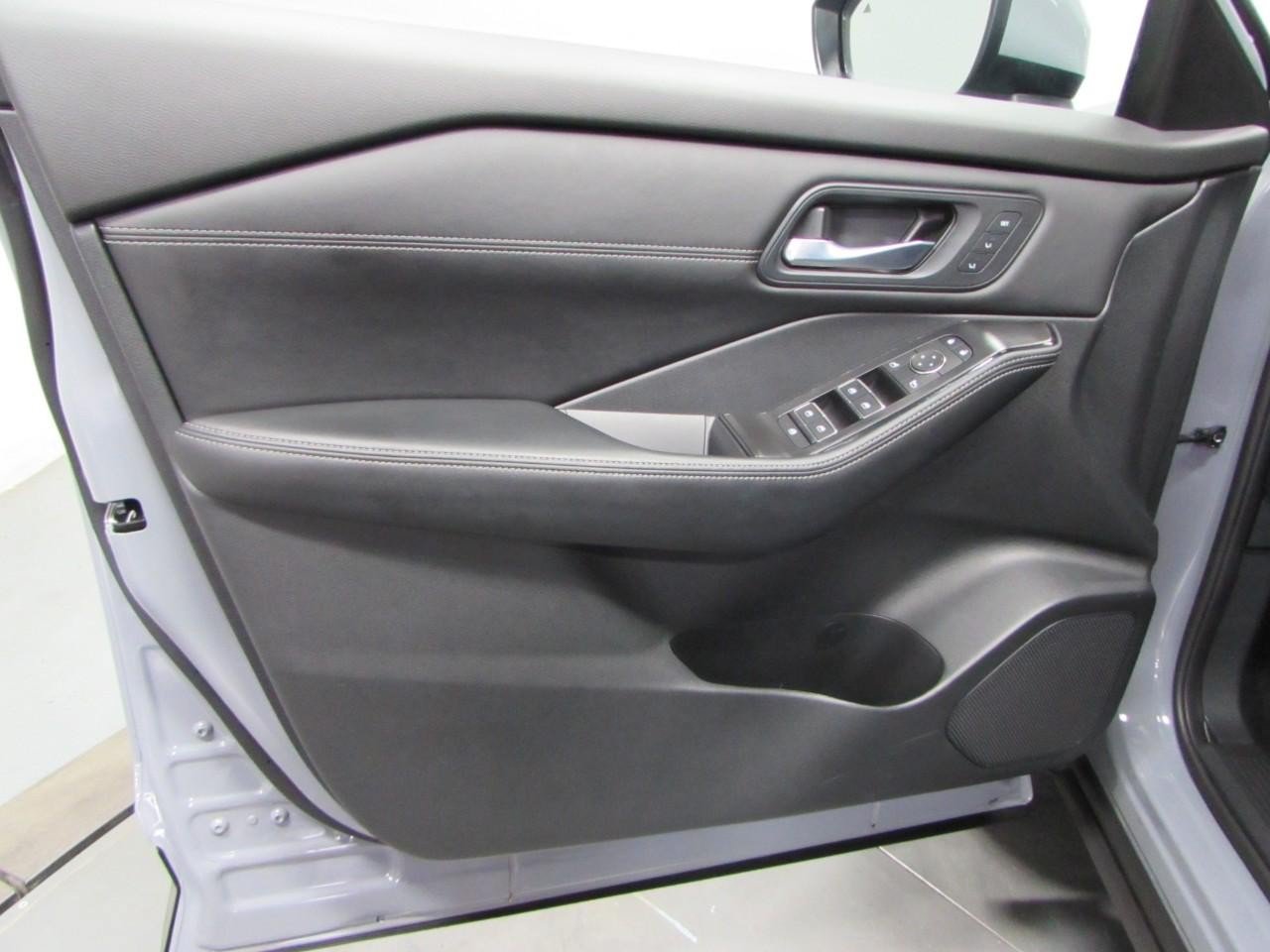 Used 2025 Nissan Rogue SL w/ Tech Package AWD/4WD image 12