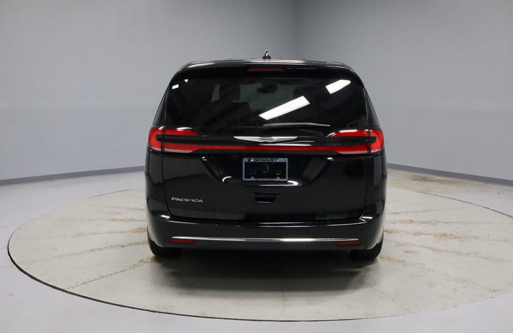 Used 2025 Chrysler Pacifica Select FWD image 9