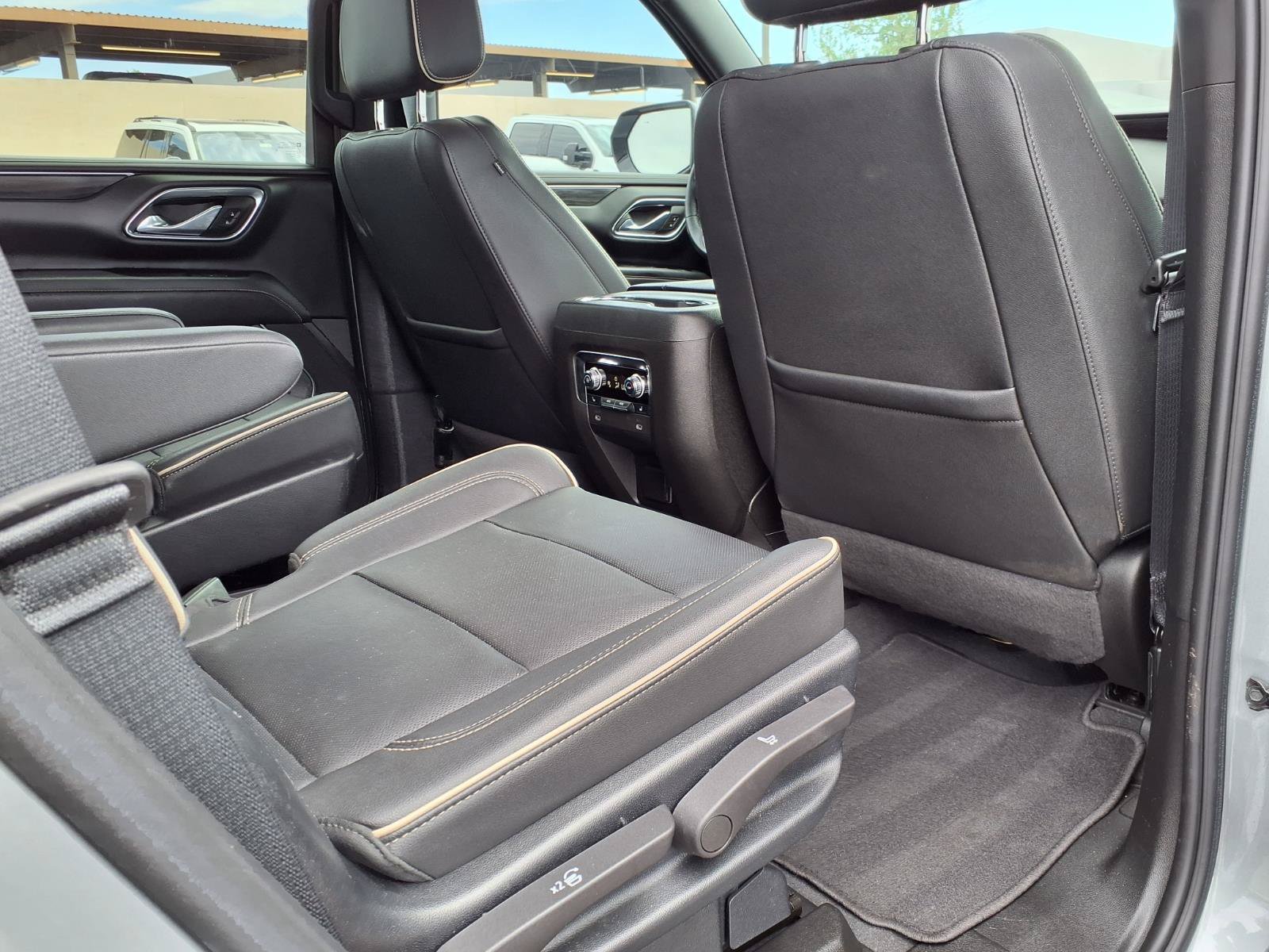 Used 2023 GMC Yukon SLT w/ SLT Premium Package AWD/4WD image 14
