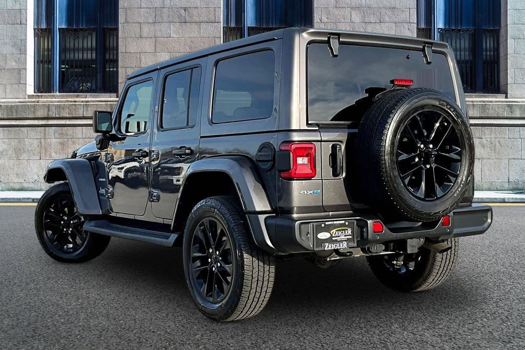 Used 2021 Jeep Wrangler Unlimited Sahara w/ Cold Weather Group AWD/4WD image 10