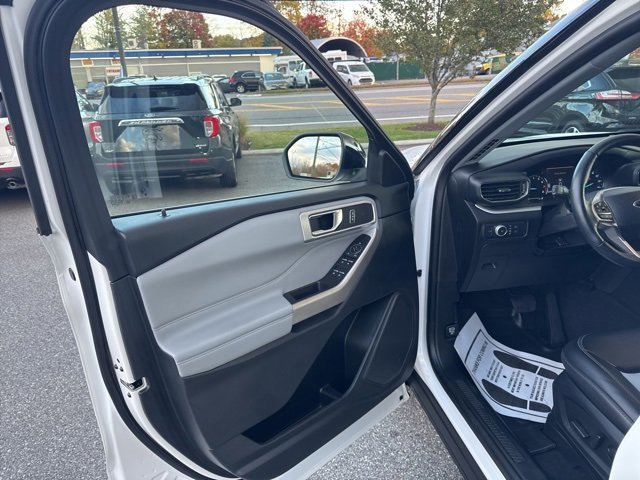 Certified 2022 Ford Explorer XLT w/ Equipment Group 202A image 13