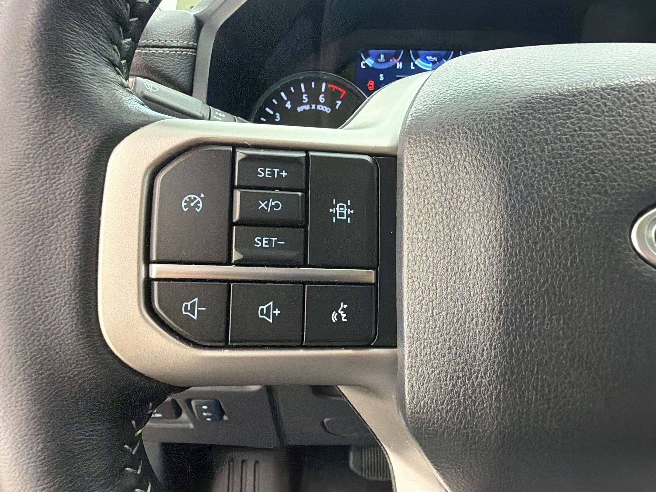Certified 2024 Ford Expedition XLT RWD image 17
