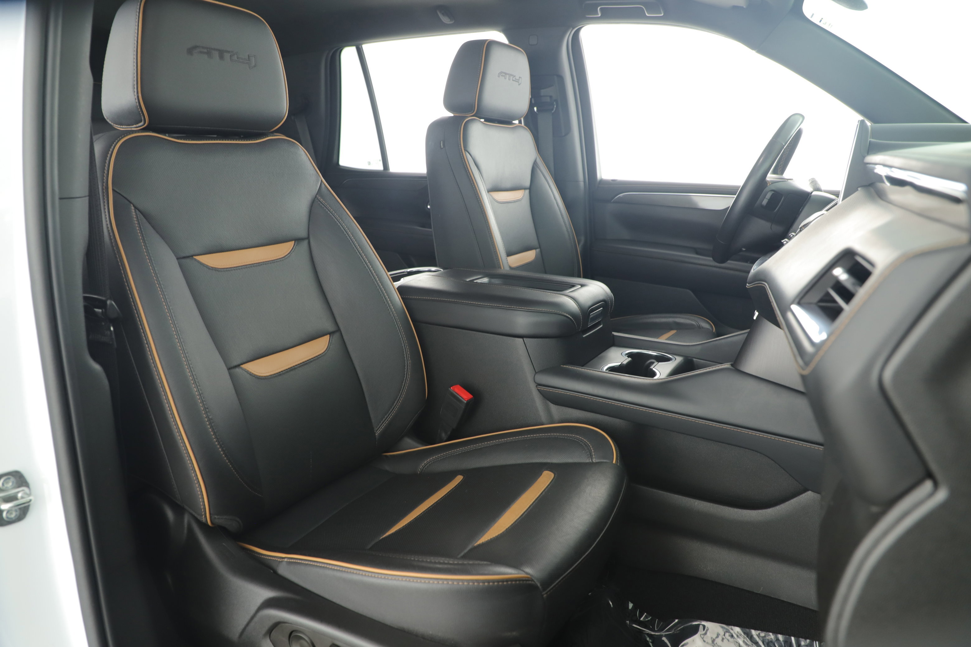 Used 2022 GMC Yukon AT4 w/ Technology Package image 22