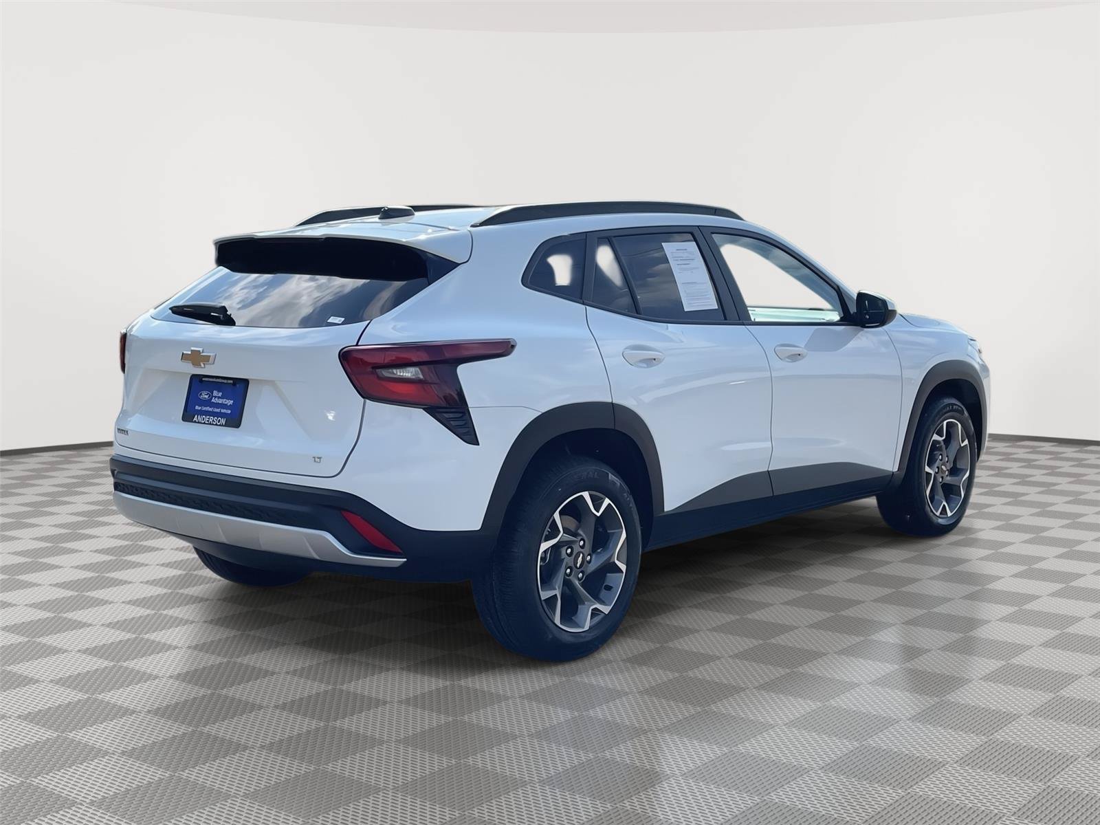 Used 2025 Chevrolet Trax LT FWD image 7