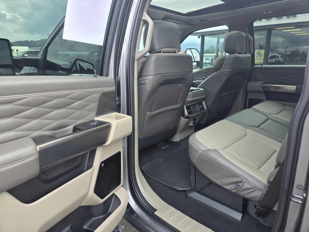 Certified 2025 Ford F350 Platinum w/ Platinum Plus Package AWD/4WD image 16