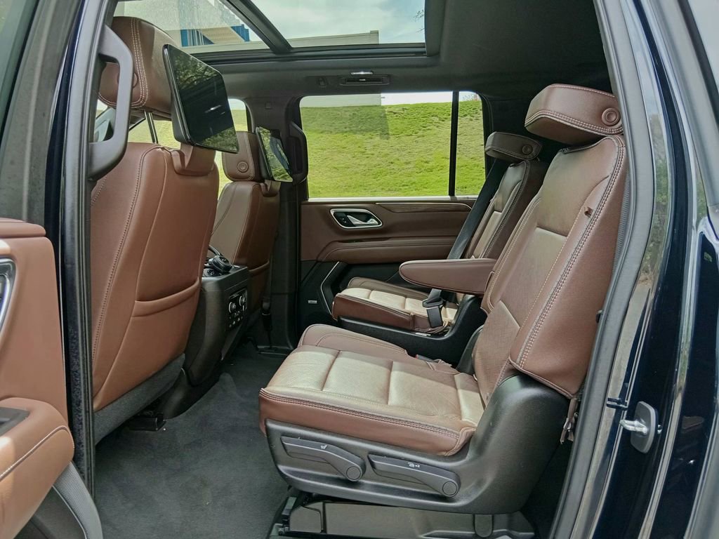 Used 2021 Chevrolet Suburban High Country image 15