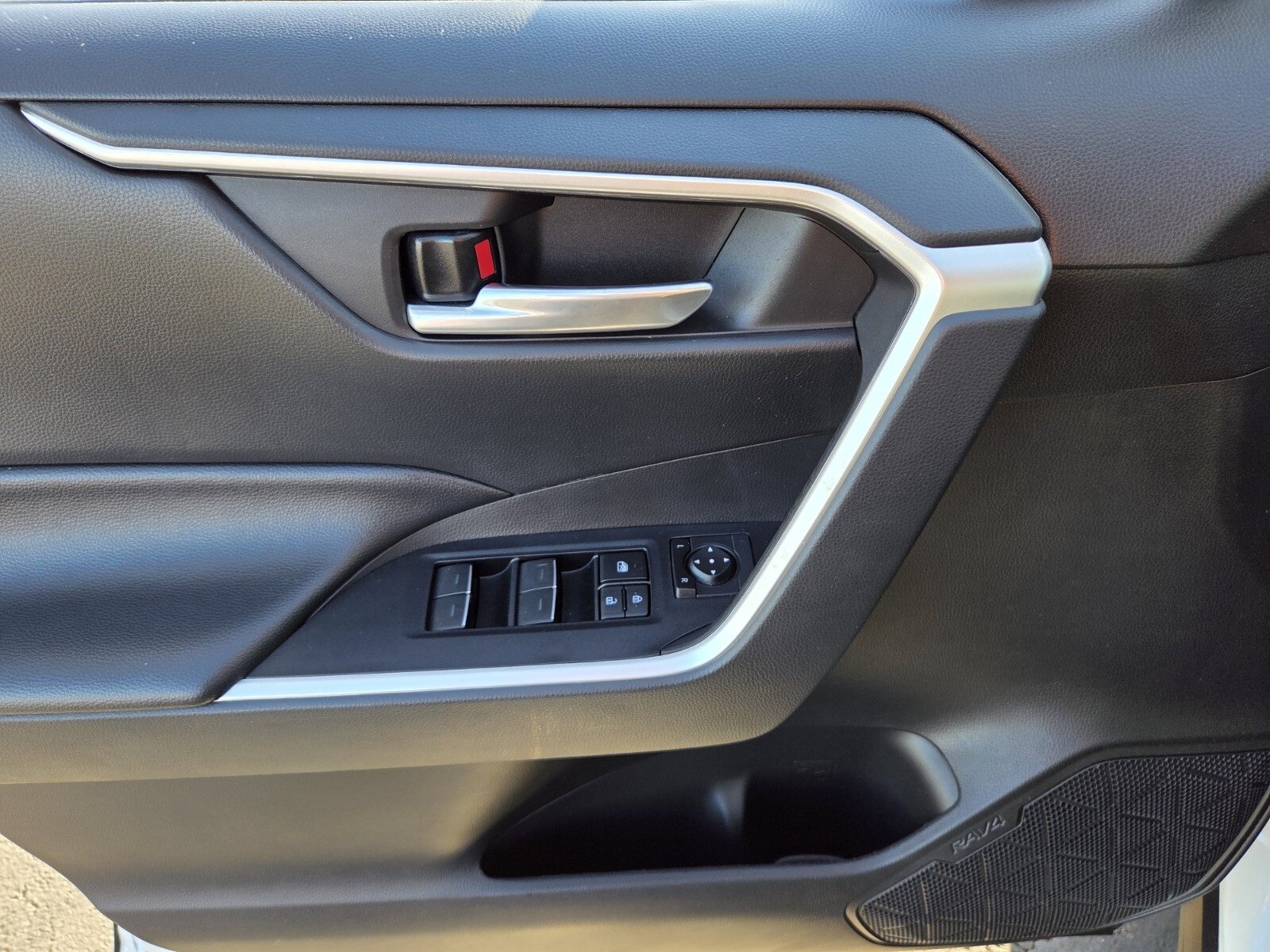 Used 2023 Toyota RAV4 AWD Hybrid image 17