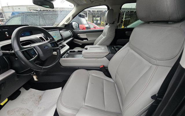 Certified 2025 Ford Expedition Active AWD/4WD image 5