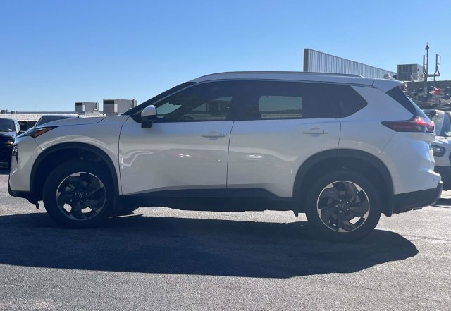 Used 2024 Nissan Rogue SV w/ SV Premium Package FWD image 7