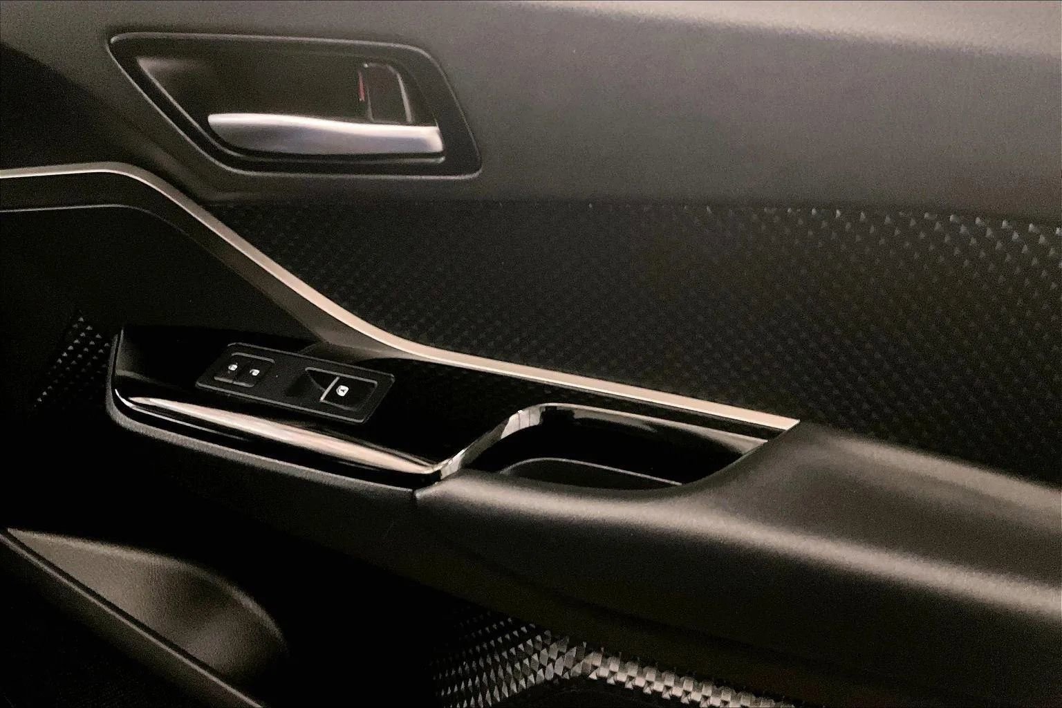 Used 2019 Toyota C-HR XLE image 23