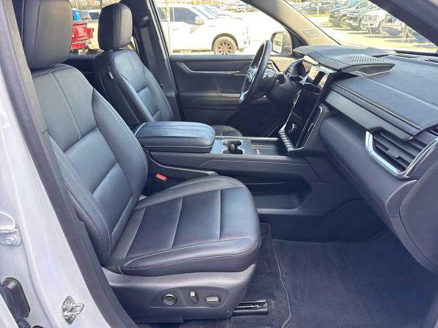 Used 2024 GMC Acadia Elevation AWD/4WD image 5