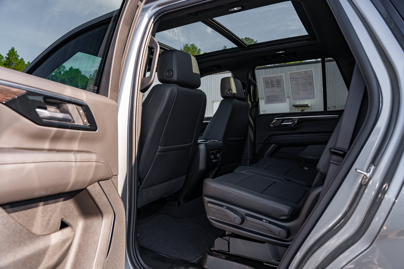Used 2026 Chevrolet Tahoe Z71 w/ Sun And Tow Package AWD/4WD image 17