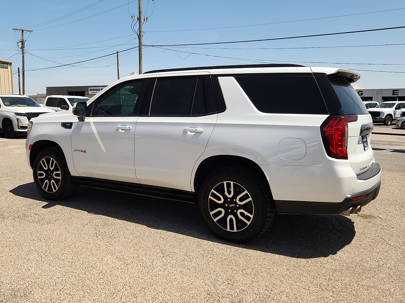 Used 2024 GMC Yukon AT4 w/ Technology Package AWD/4WD image 4