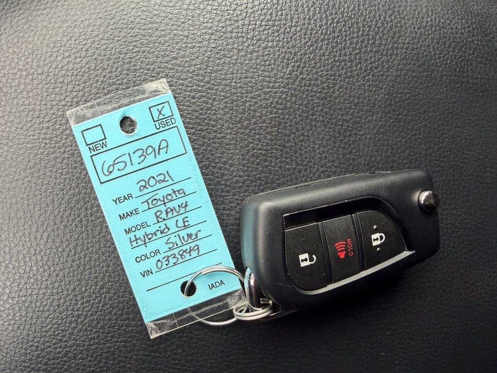 Used 2021 Toyota RAV4 LE image 30