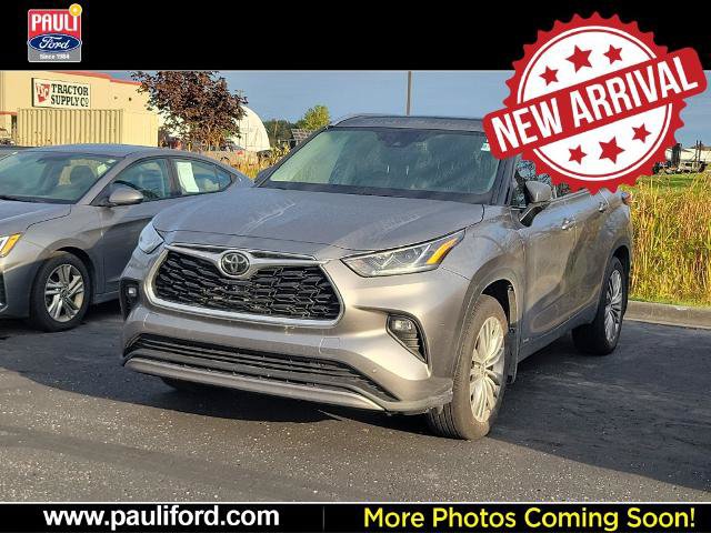 Used 2025 Toyota Highlander Platinum AWD/4WD image 3