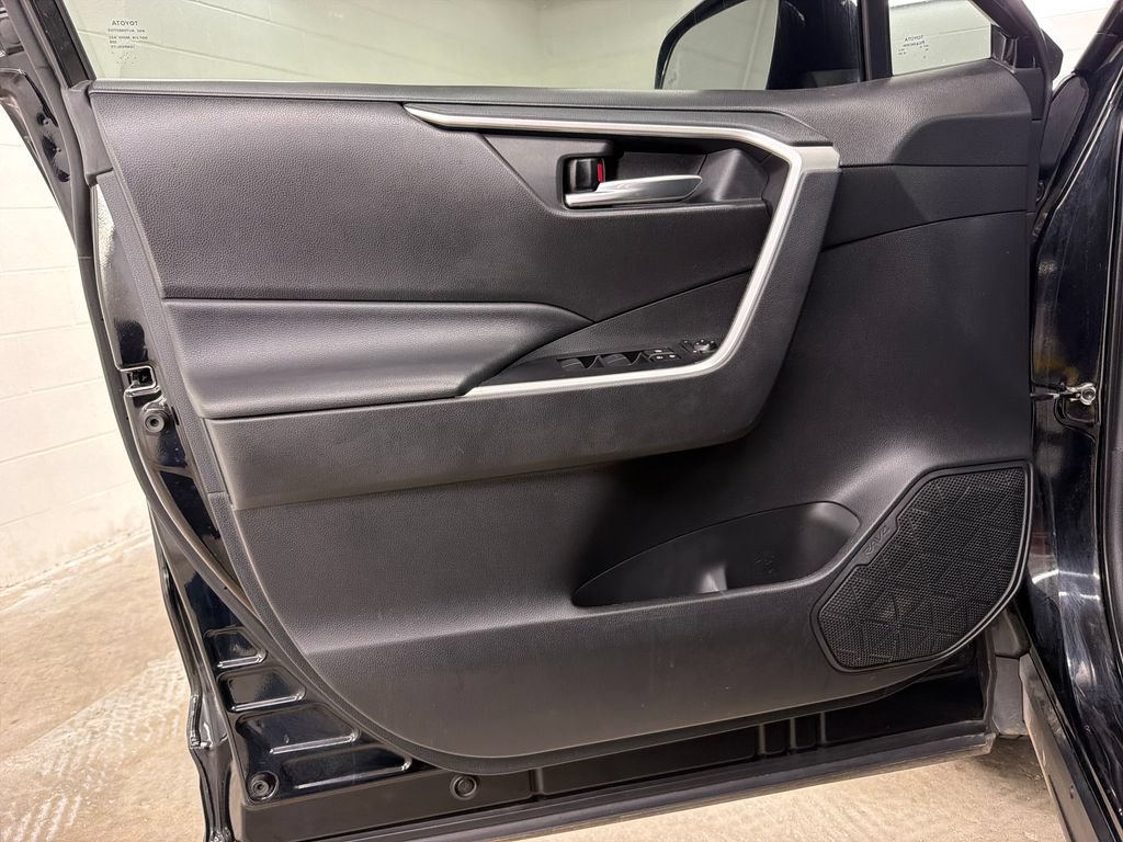 Used 2020 Toyota RAV4 XLE FWD image 16