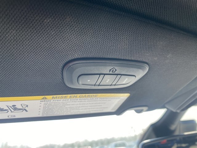 Used 2025 Chrysler Pacifica Limited image 36