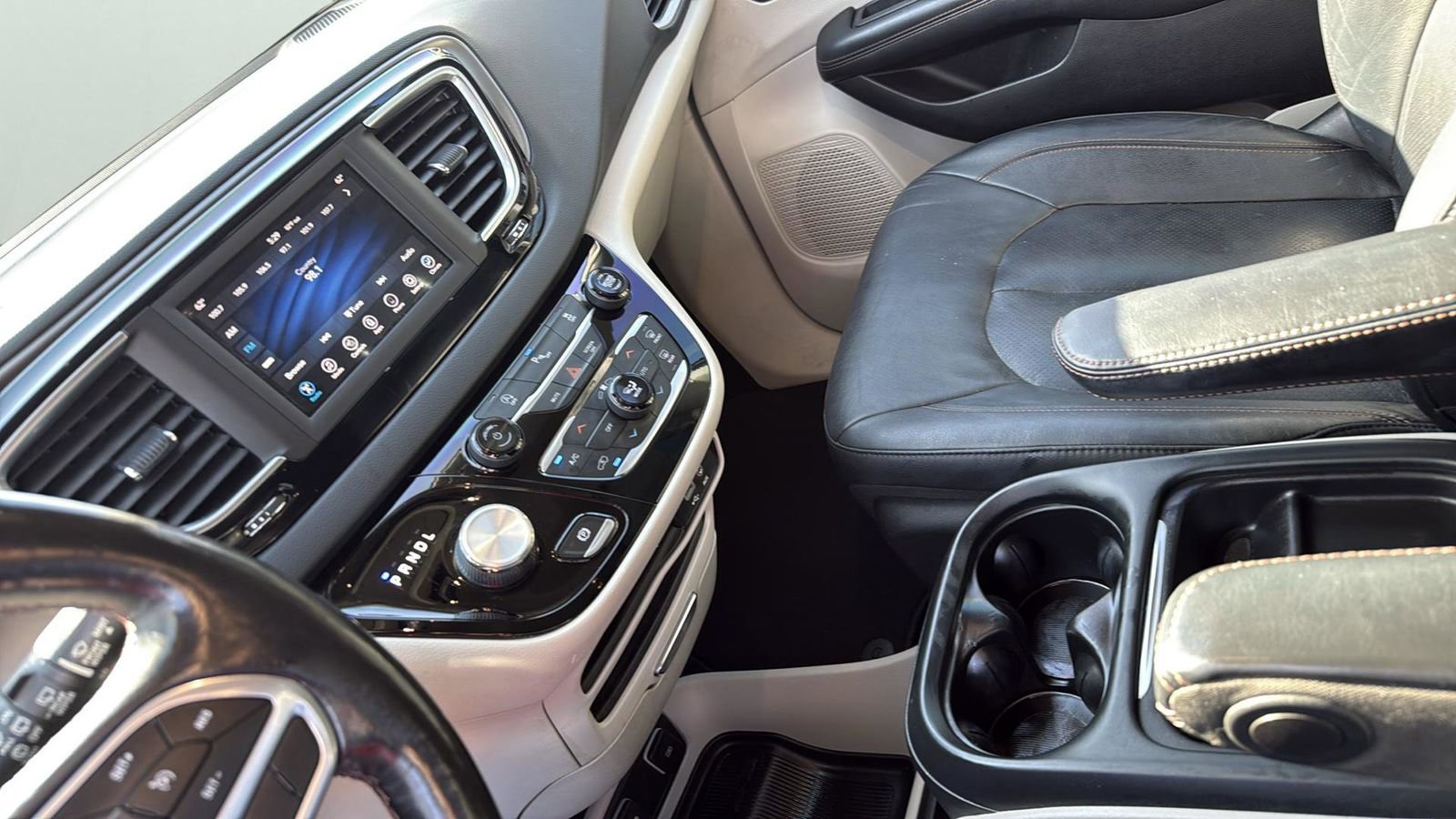 Used 2020 Chrysler Pacifica Touring-L FWD image 21