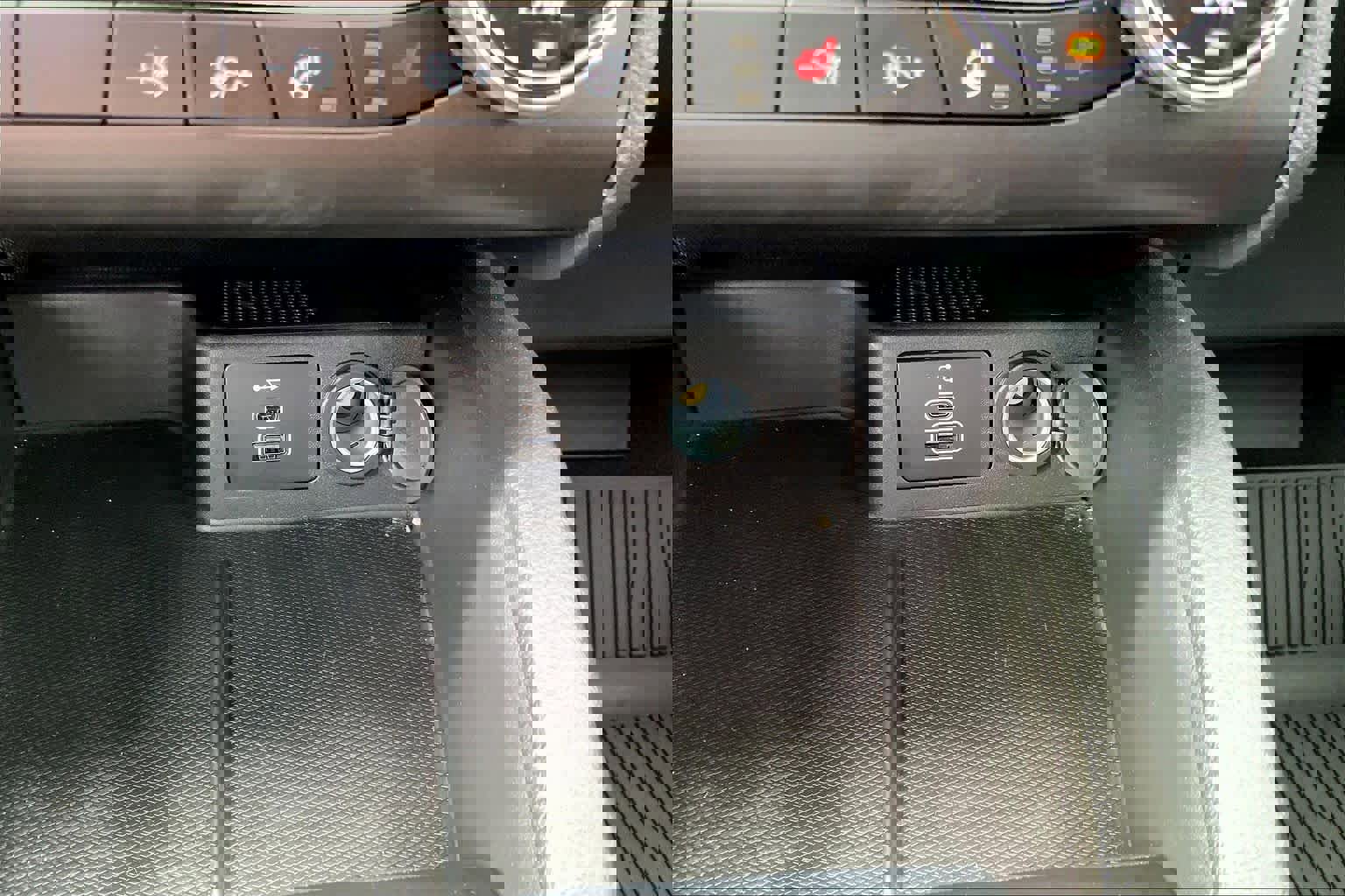 Certified 2025 Ford Escape ST-Line w/ Equipment Group 301A image 32