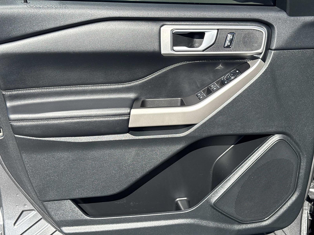 Certified 2023 Ford Explorer XLT RWD image 19