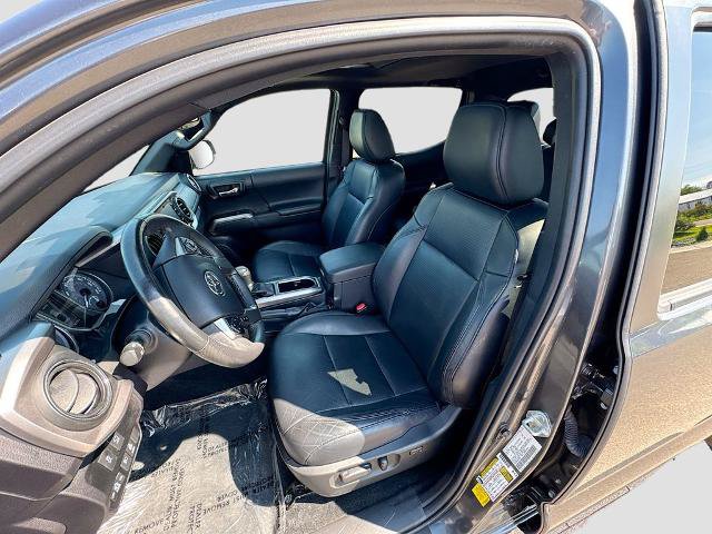 Used 2022 Toyota Tacoma Limited w/ Nightshade Package AWD/4WD image 18