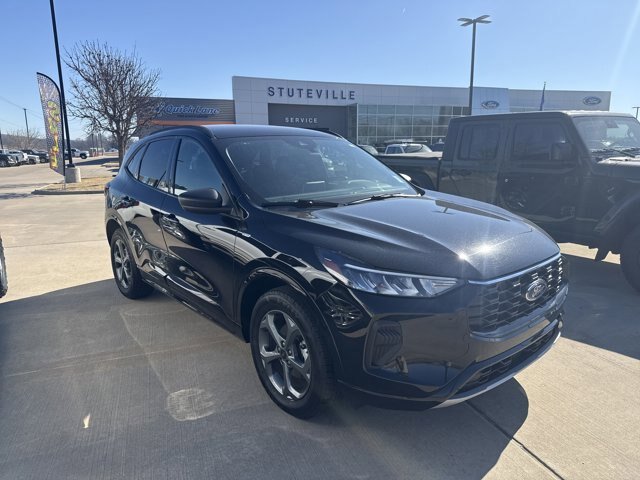 Certified 2023 Ford Escape ST-Line AWD/4WD image 2