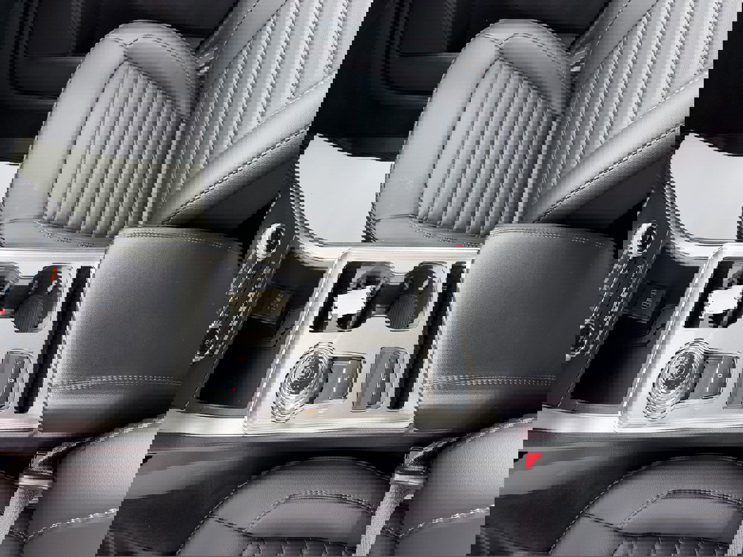 Certified 2024 Ford Edge SEL w/ Convenience Package image 28