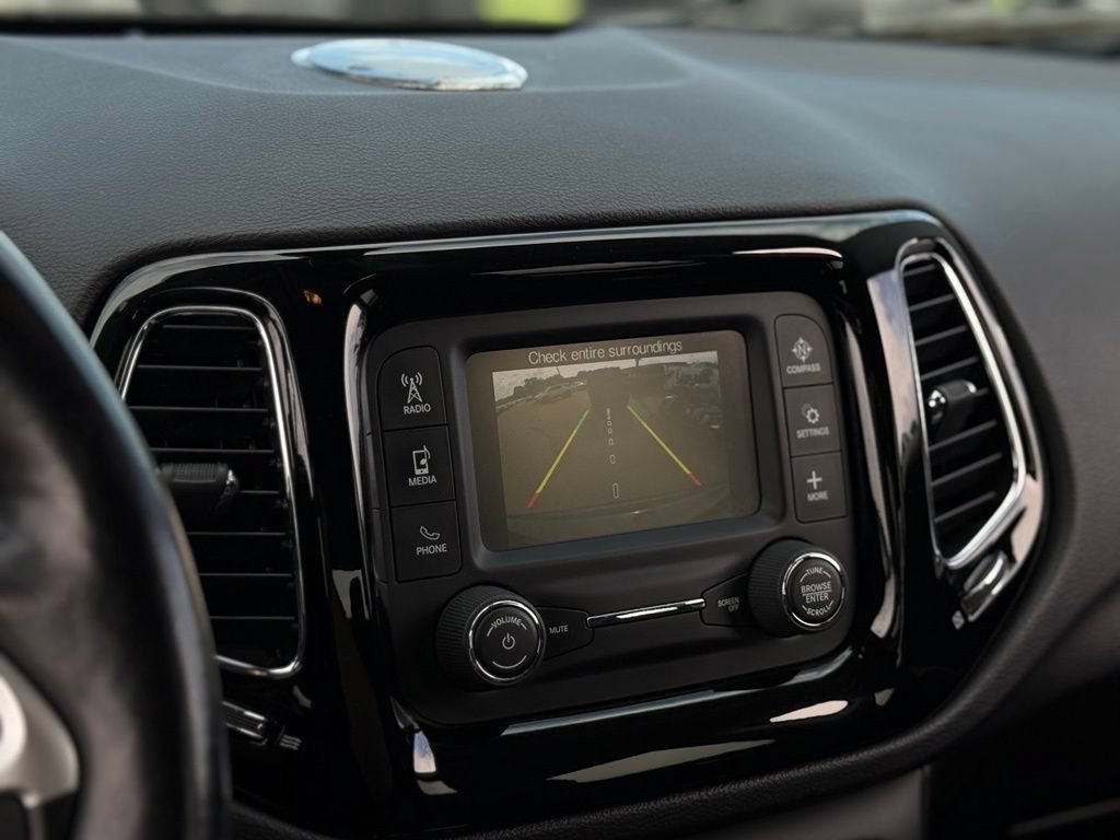 Used 2018 Jeep Compass Latitude AWD/4WD image 3